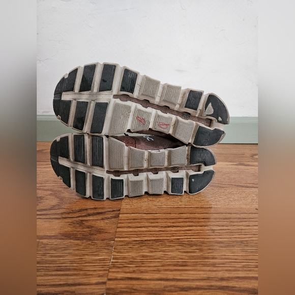 ON CLOUD 5 Waterproof Running Sneakers - Picture 7 of 11